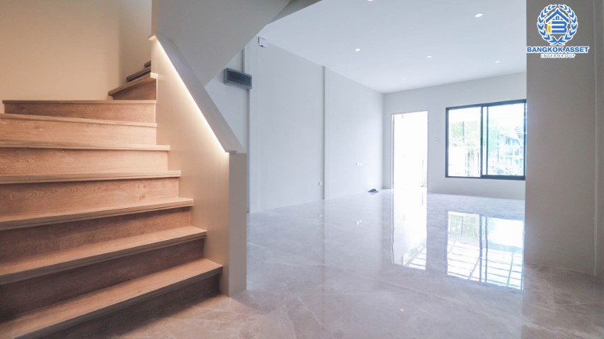 *****ทาวน์เฮ้าส์มือสองย่านกรุงเทพฯ ม.ยลประภา นวมินทร์ เนื้อที่ 17 ตร.ว. ฟังก์ชัน 2 ห้องนอน 2 ห้องน้ำ 1 ที่จอดรถ แต่งใหม่ไม่เคยเข้าอยู่ แถมฟรี! 1 เครื่องทำน้ำอุ่น 1 เครื่องดูดควัน ใกล้รถไฟฟ้าในอนาคตสายสีเหลือง "สถานีลาดพร้าว 101" และทางด่วน "อาจณรงค์-รามอินทรา"